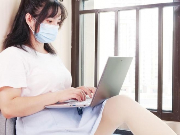 摸鱼不如兼职 入手轻薄本做生产力工具