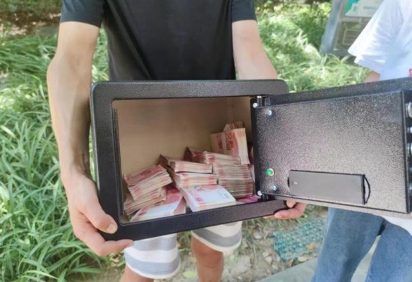 湖北一男子将保险箱伪装成