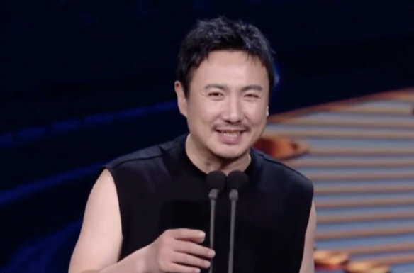沈腾与谢霆锋撞衫引网友围观！同样衣服穿出不同风格