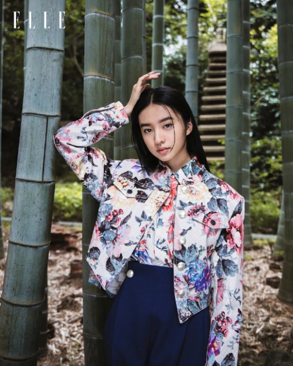 木村拓哉女儿木村光希曝杂志封面美图！大秀纤长身材