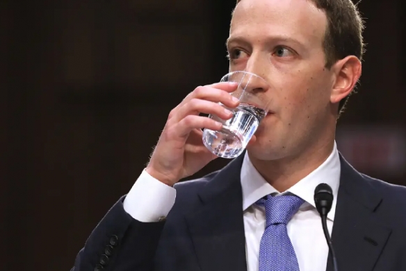 扎克伯格回应长得像机器人！网友：表情模块加载失败！