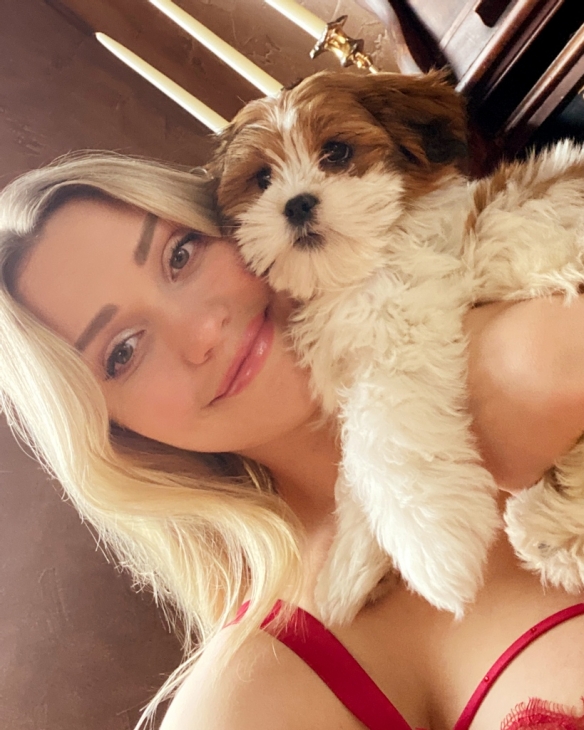 风情万种！性感女星“Mia Malkova”头灯巨臀霸占屏幕